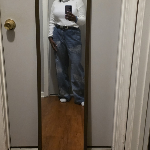 Women's Blue Feather Print Wide-Leg Jeans - Picture 8 of 11